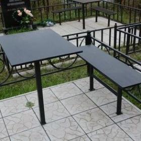 Стол с лавочкой для кладбища